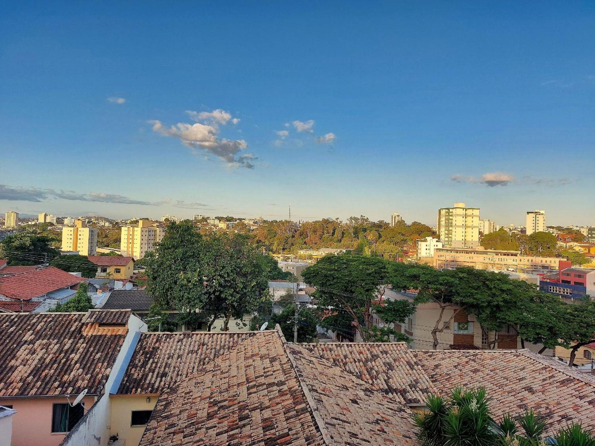 Casa Confortavel E Segura Na Regiao Da Pampulha 贝洛哈里桑塔 外观 照片